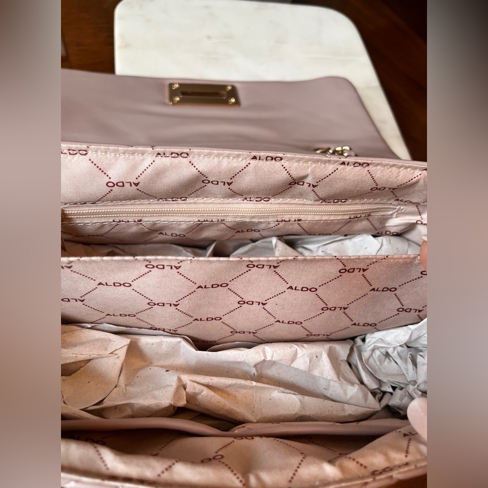 Aldo Muted Pink Quilted Chain Strap Crossbody Bag w/Lovely Gold Hardware (NWT) - Picture 6 of 12